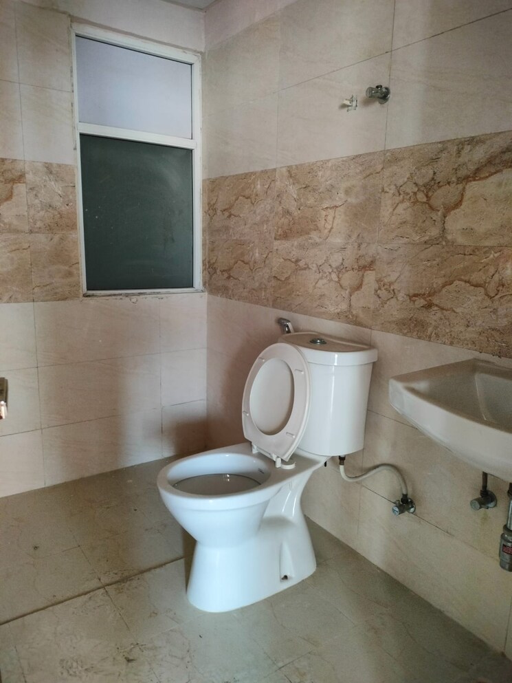 Bathroom, amrapali-golf-homes 3 Bedroom 1115 Sq.Ft. Apartment In Sector 4 Greater Noida Greater Noida 8748779