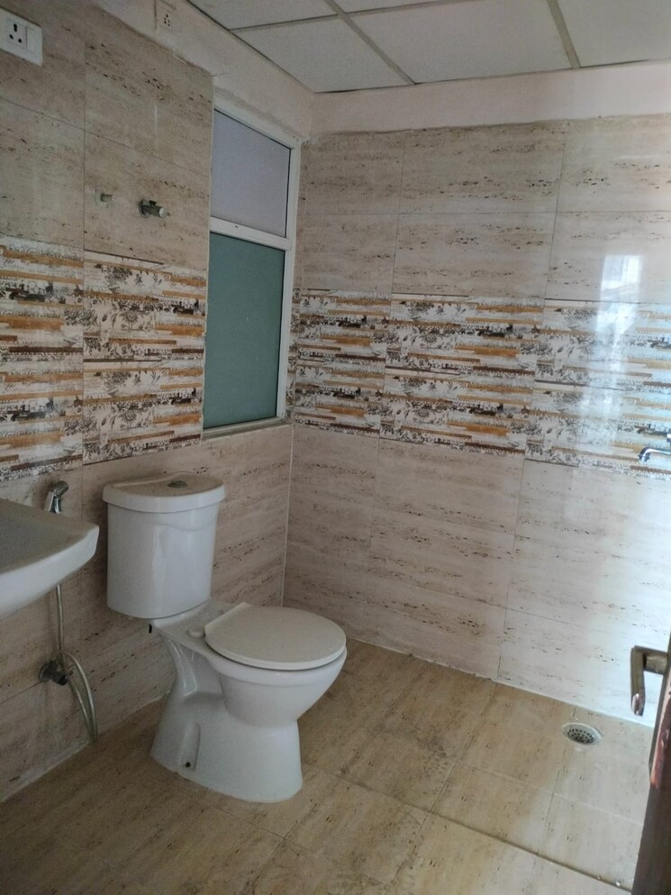 Bathroom, amrapali-golf-homes 3 Bedroom 1115 Sq.Ft. Apartment In Sector 4 Greater Noida Greater Noida 8748779