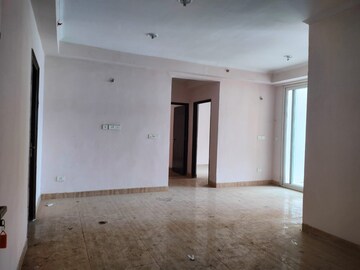 Room in 3 BHK Apartment at Amrapali Golf Homes, Sector 4 Greater Noida – for Sale