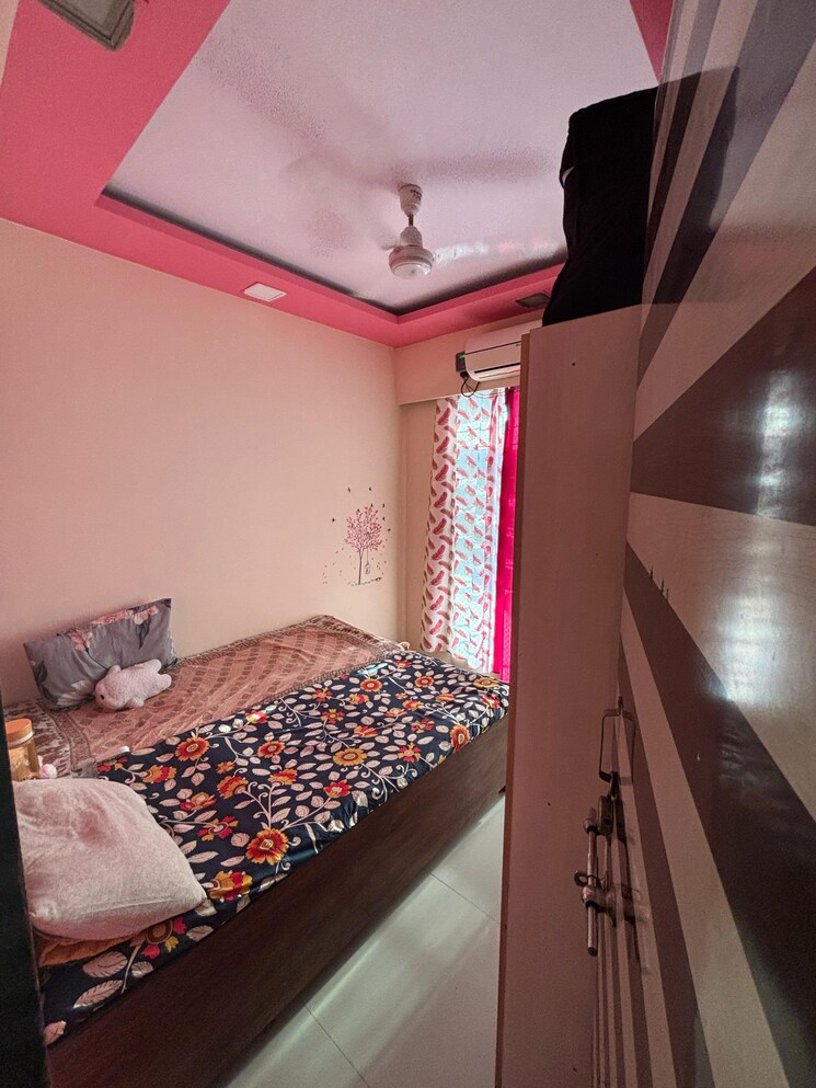 Room, airoli sector 20 Pg For Girls In Airoli Sector 20 8748794