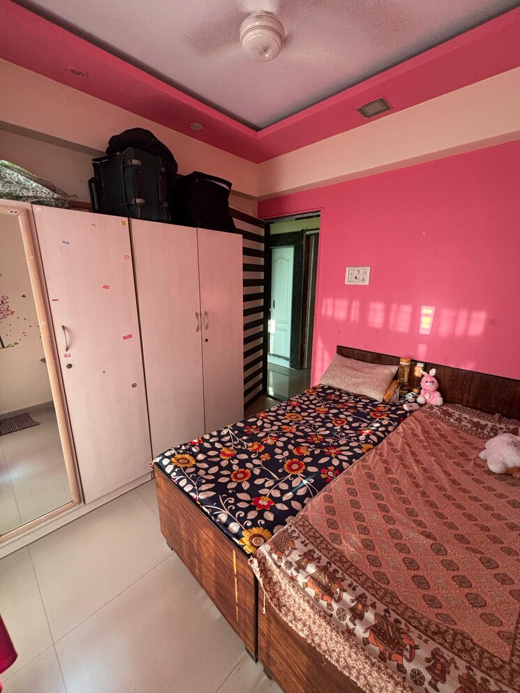 Room, airoli sector 20 Pg For Girls In Airoli Sector 20 8748794