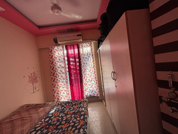 Room, airoli sector 20 Pg For Girls In Airoli Sector 20 8748794