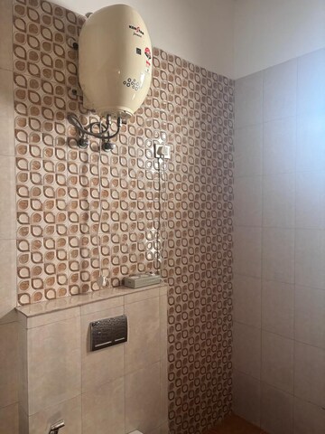 Bathroom in 2 BHK Builder Floor at Sector 43 – for Rent