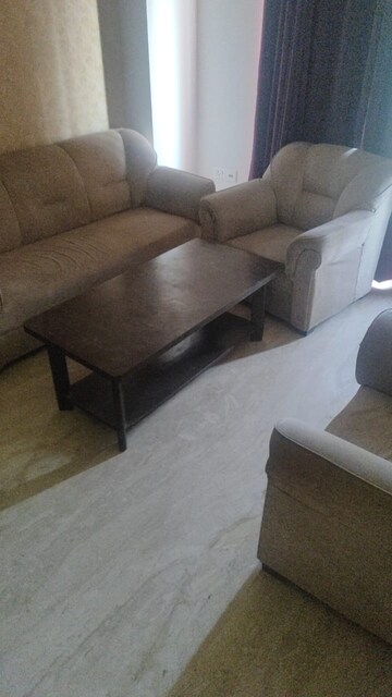 Living Room in 2 BHK Builder Floor at Sector 43 – for Rent
