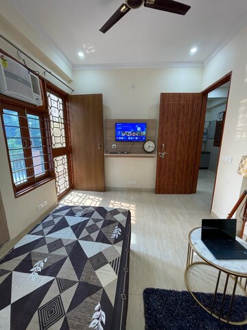 Team Area in 2 BHK Builder Floor at Sector 43 – for Rent