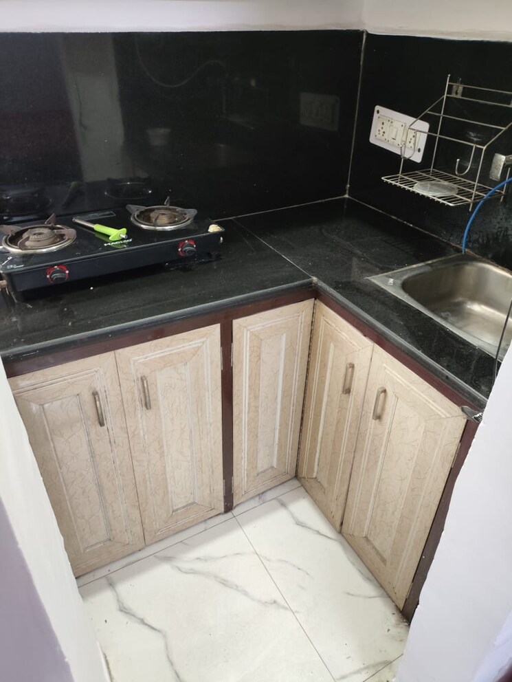 Kitchen, west patel nagar 1 Bedroom 400 Sq.Ft. Builder Floor In West Patel Nagar Delhi 8748880