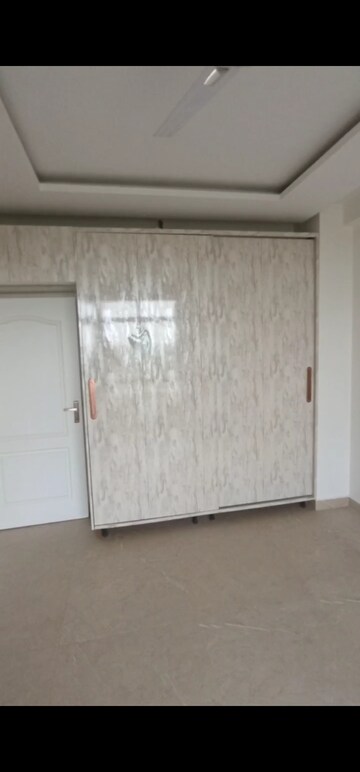 Room in 3 BHK Apartment at Raheja Vedaanta, Sector 108 – for Sale