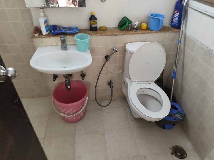 Bathroom, jaypee-greens-kosmos 2 Bedroom 950 Sq.Ft. Apartment In Sector 134 Noida 8748896