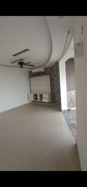 Room in 3 BHK Apartment at Raheja Vedaanta, Sector 108 – for Sale