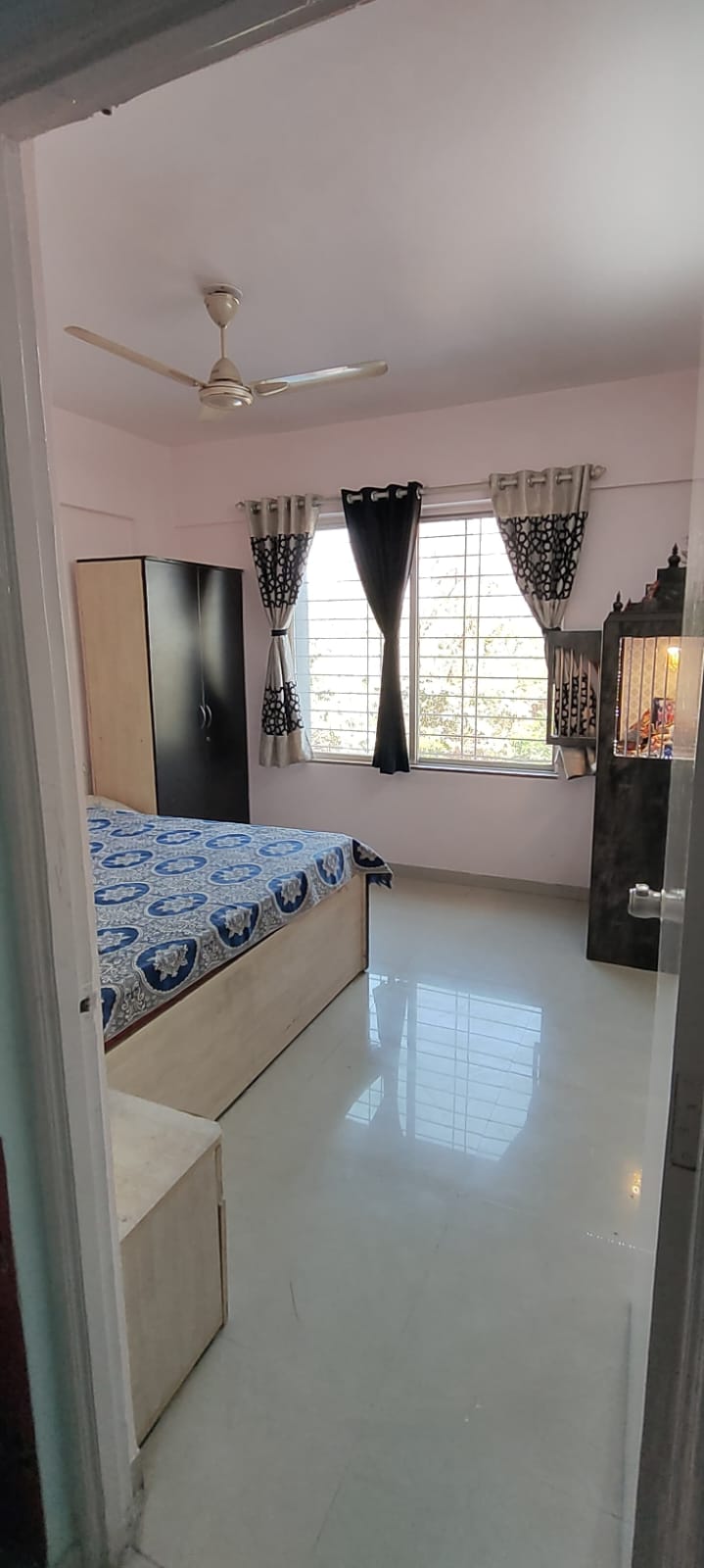 2 BHK + Extra Room Apartment For Rent in Skylon Tower