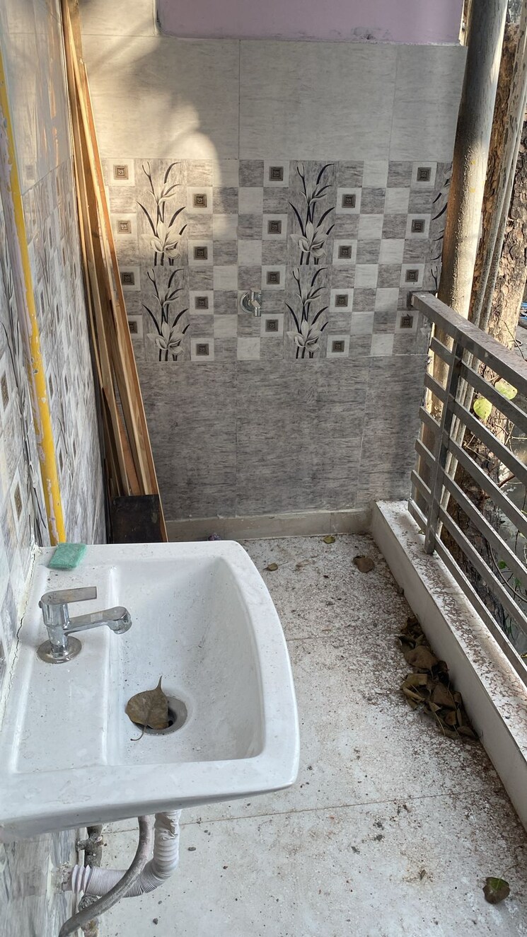 Balcony, west patel nagar 1 RK 250 Sq.Ft. Builder Floor In West Patel Nagar Delhi 8748923