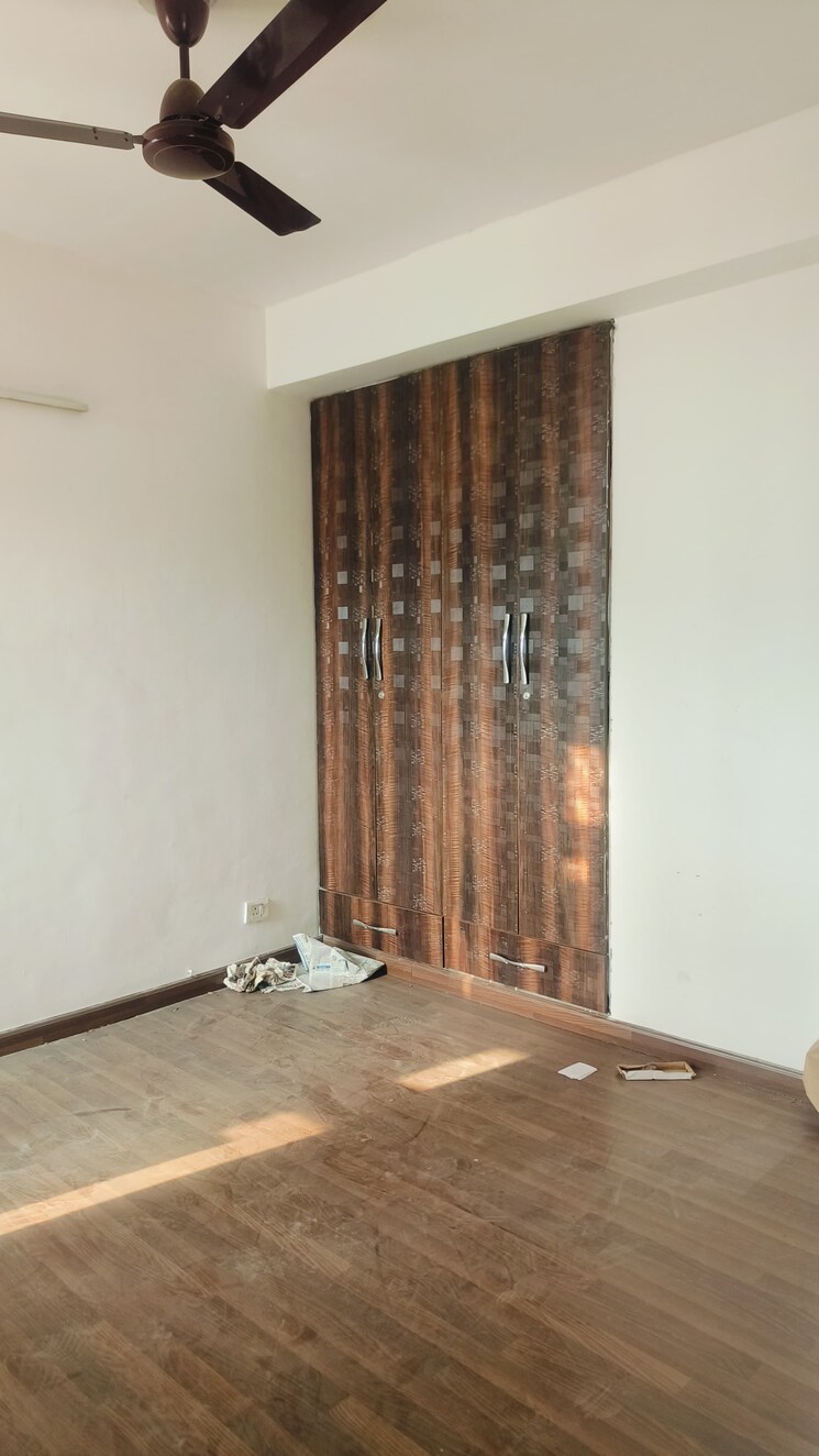 Room, bptp-elite-floors 3 Bedroom 2250 Sq.Ft. Builder Floor In Sector 83 Faridabad 8748947