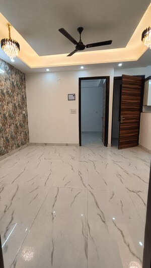 Room in 2 BHK Builder Floor at Sector 73 – for Sale