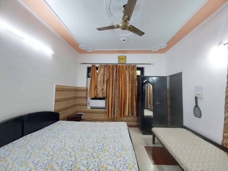 Bedroom, sector 19 4 Bedroom 180 Sq.Yd. Independent House In Sector 19 Faridabad 8749004
