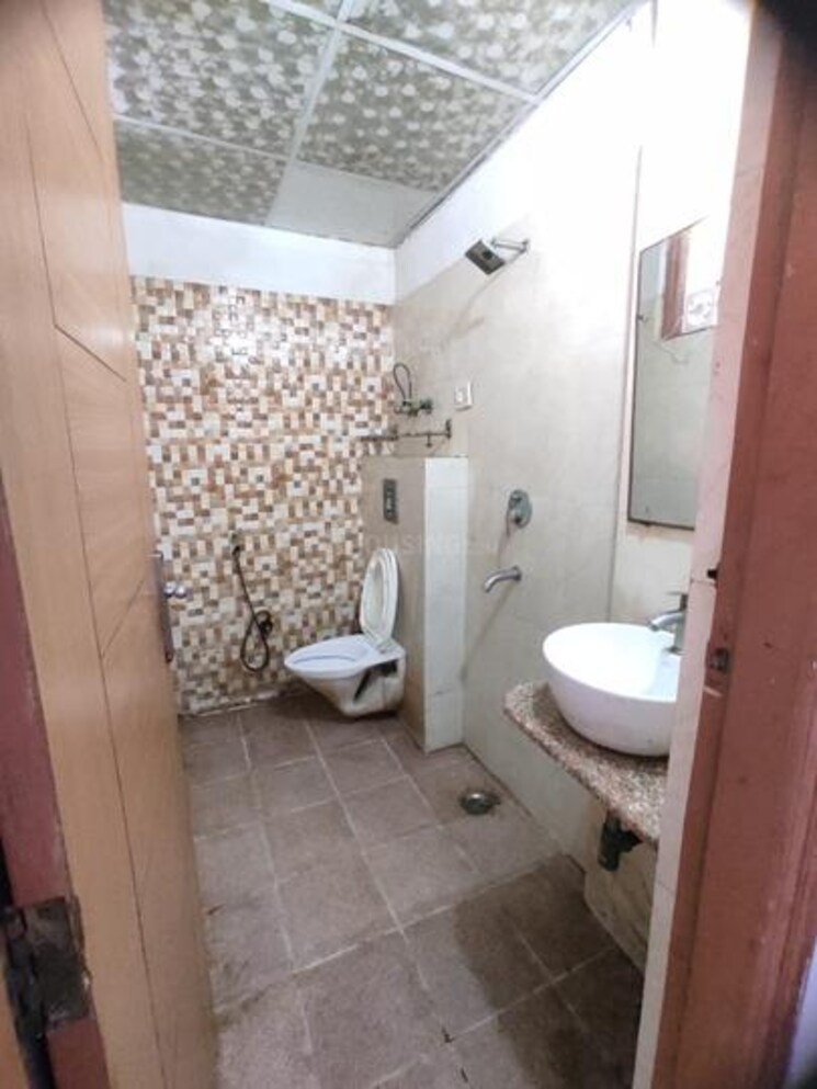 Bathroom, sector 55 5 Bedroom 250 Sq.Yd. Builder Floor In Sector 55 Noida 8748968