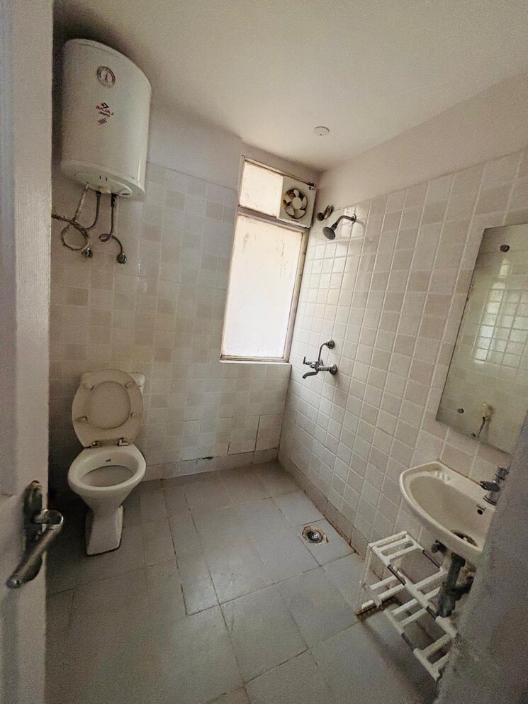 Bathroom, aba-cleo-county 4 Bedroom 2448 Sq.Ft. Apartment In Sector 121 Noida 8748988