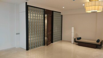 Room in 5 BHK Apartment at Rustomjee Crown, Prabhadevi – for Sale