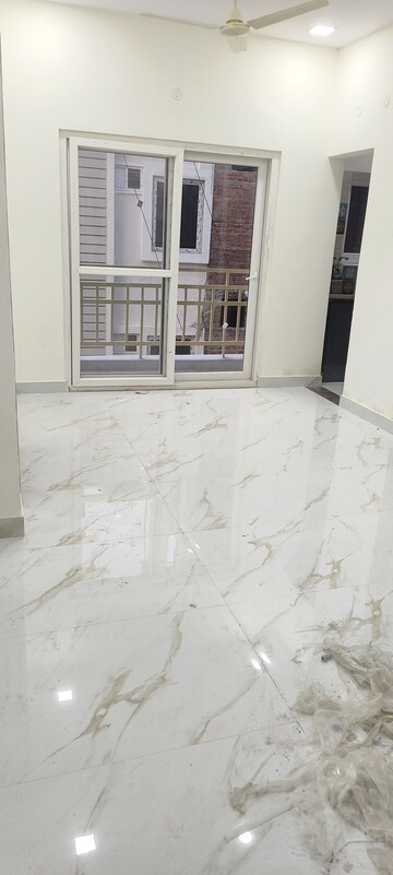 Room in 2 BHK Apartment at Mahboob Tower, Malakpet – for Rent