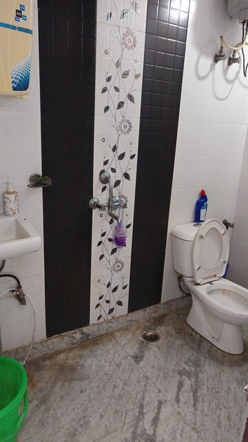 Bathroom in 1 BHK Builder Floor at Patel Nagar – for Rent