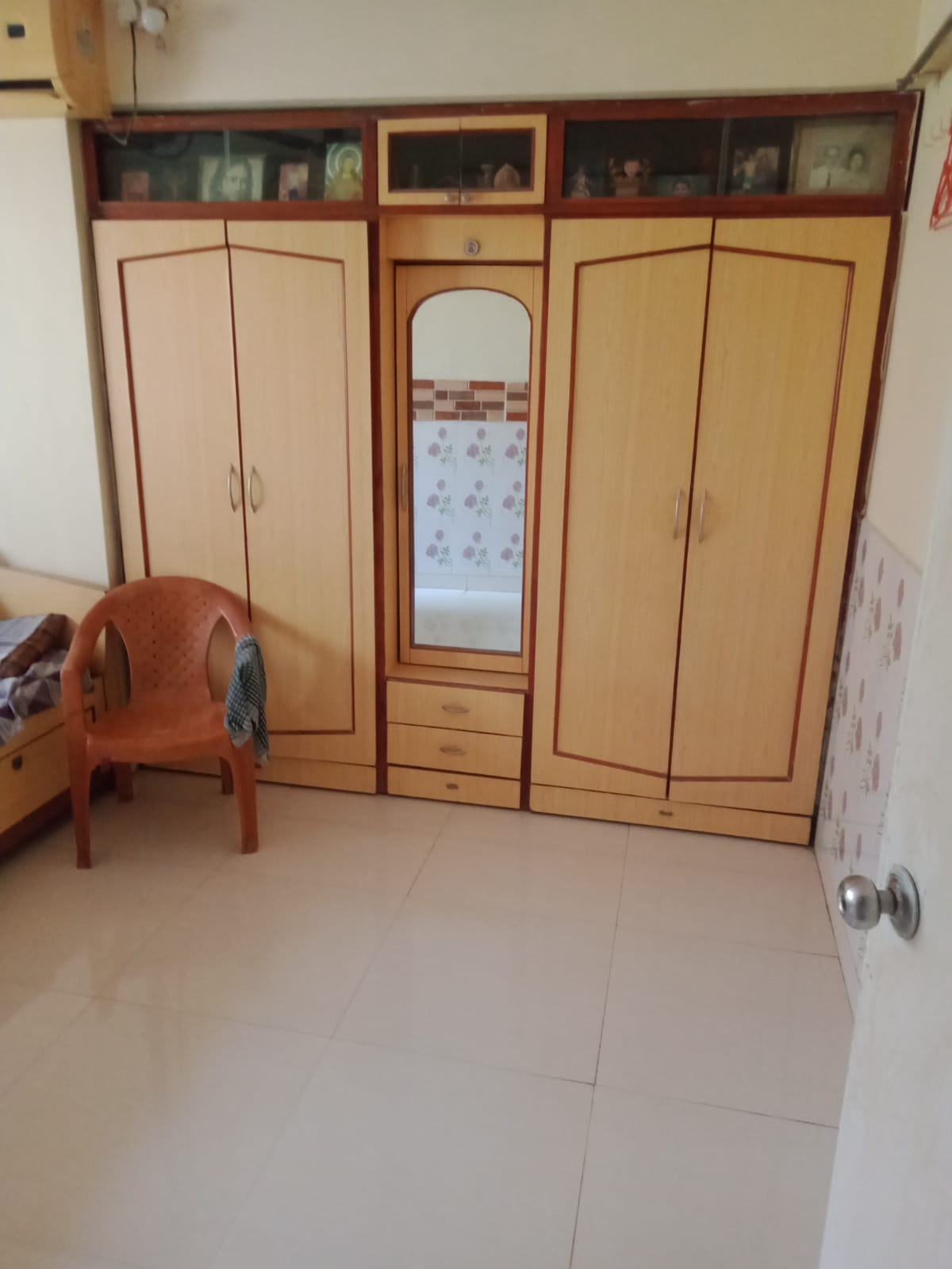 1 BHK + Servant Room Apartment For Rent in Tribhuvan Jyoth