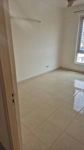 Room in 3 BHK Apartment at Vasundhara Sector 1 – for Rent