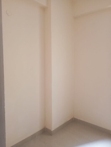 Room in 2 BHK Apartment at Amrapali Dream Valley, Tech Zone 4 Greater Noida – for Rent