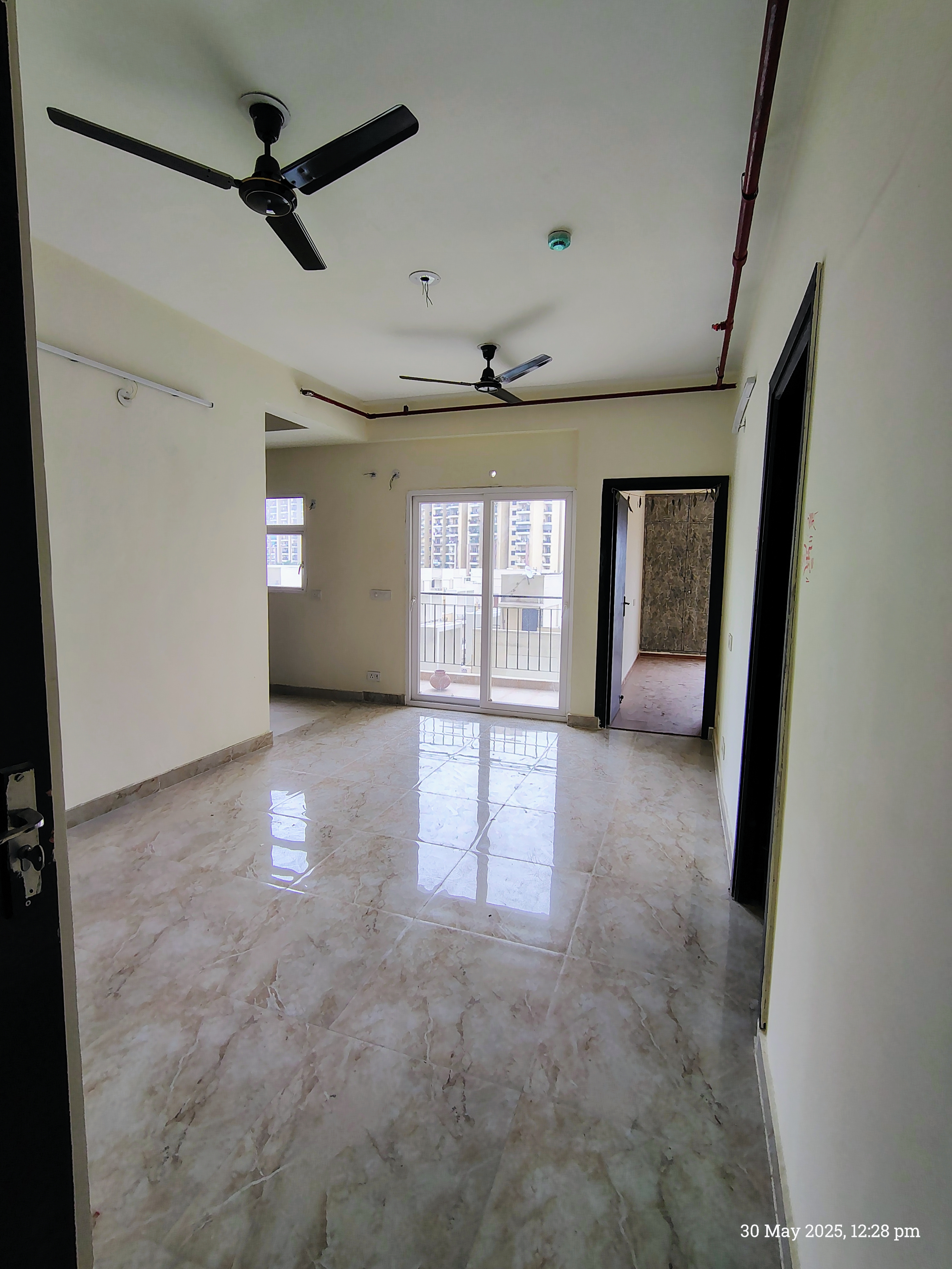 3 BHK 1050 Sq.Ft. Apartment in Amrapali Enchante