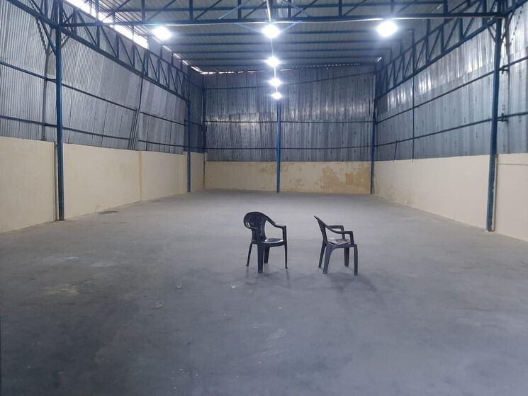  Parking, chattarpur Commercial Warehouse 5500 Sq.Yd. In Chattarpur Delhi 8749095
