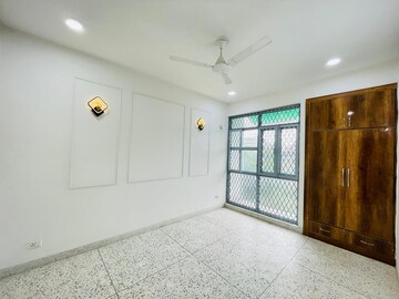 Bedroom in 3 BHK Builder Floor at Sector 57 – for Sale