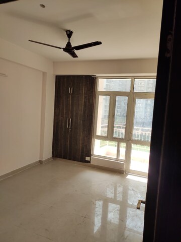 Room in 3 BHK Apartment at Supertech Ecolofts, Sector 16b Greater Noida – for Rent