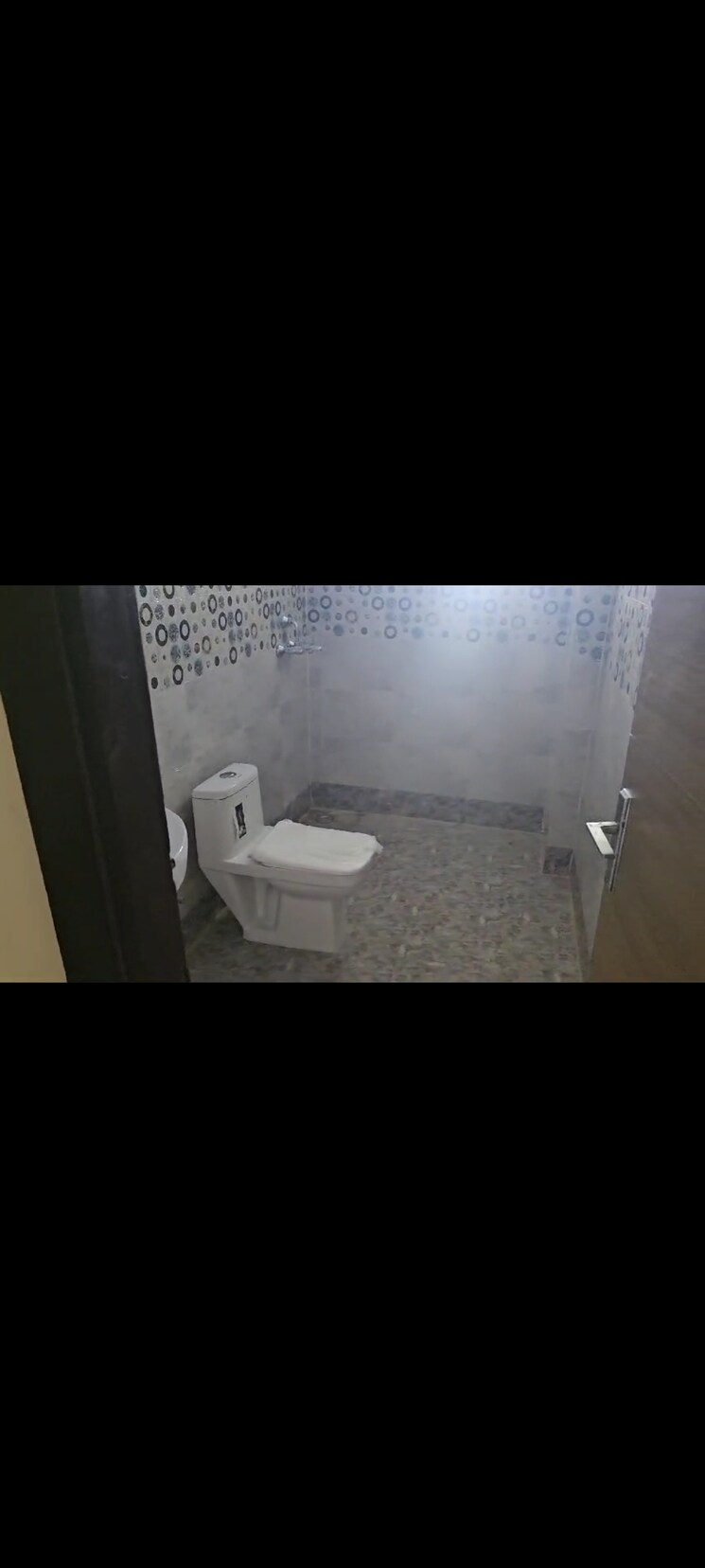 Bathroom, saya-gold-avenue 3 Bedroom 986 Sq.Ft. Apartment In Vaibhav Khand Ghaziabad 8749179