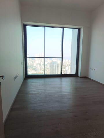 Room in 5 BHK Apartment at Rustomjee Crown, Prabhadevi – for Sale