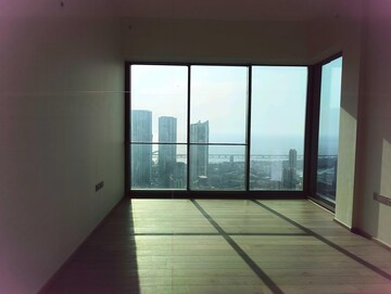 Room in 5 BHK Apartment at Rustomjee Crown, Prabhadevi – for Sale