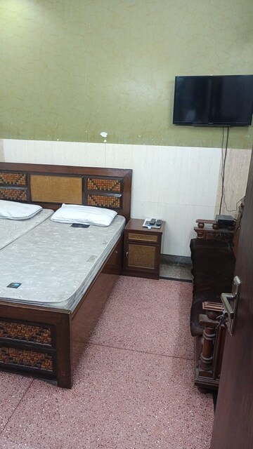 Bedroom in 2 BHK Builder Floor at Patel Nagar – for Rent