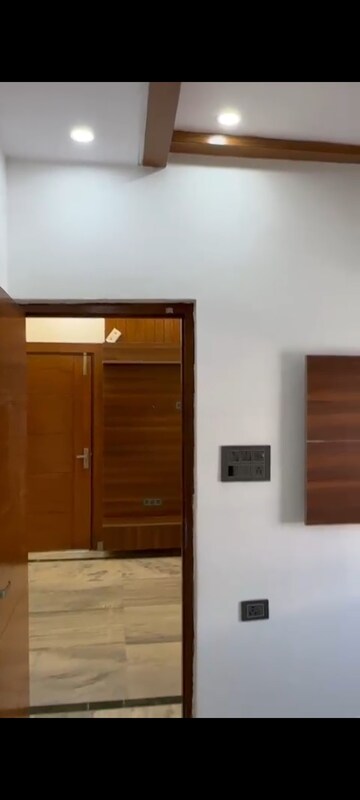 Room in 2 BHK Builder Floor at Amrapali Vaishali, Vaishali Sector 3 – for Sale