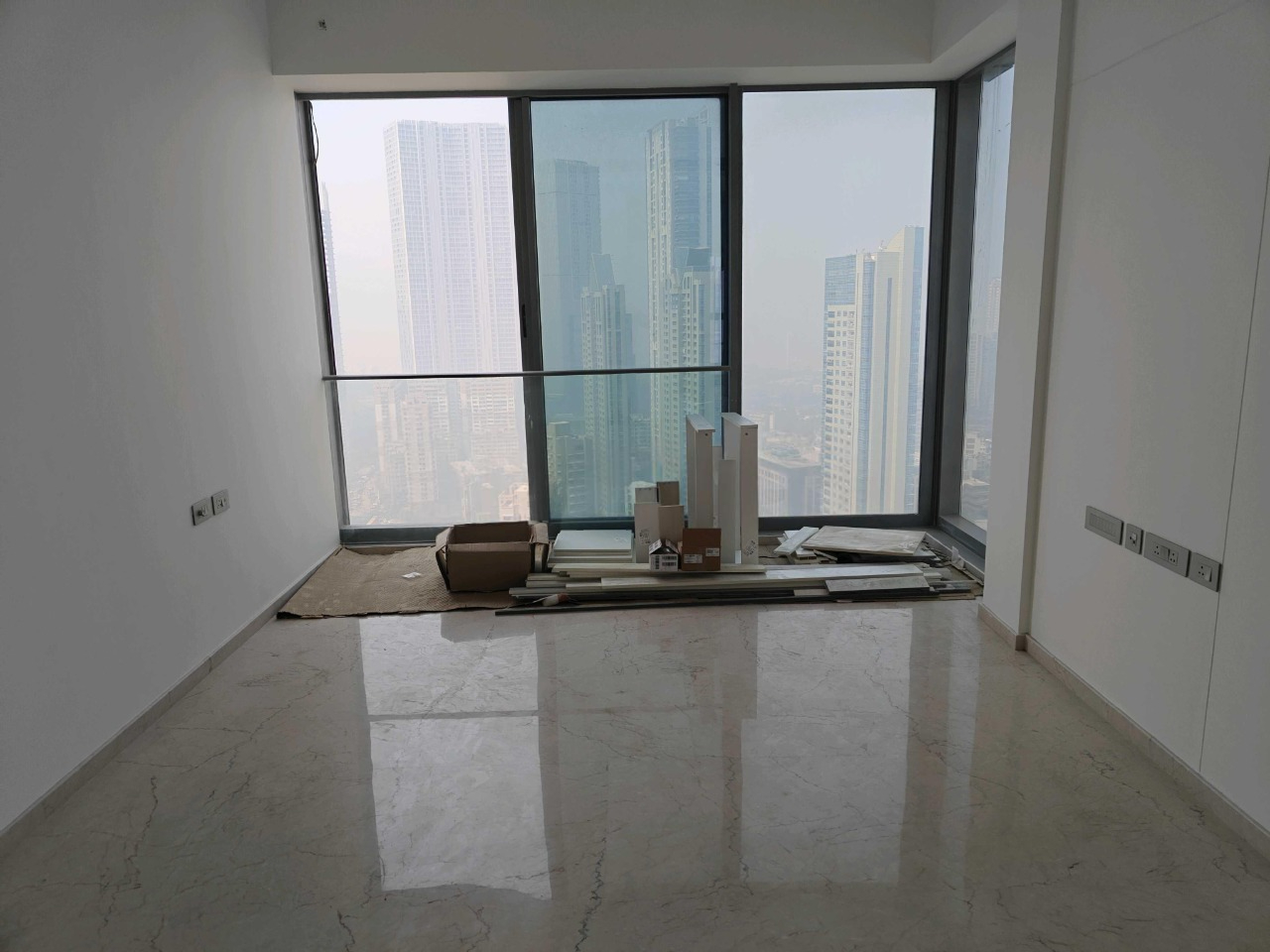 5 BHK + Servant Room Apartment For Rent in Rustomjee Crown