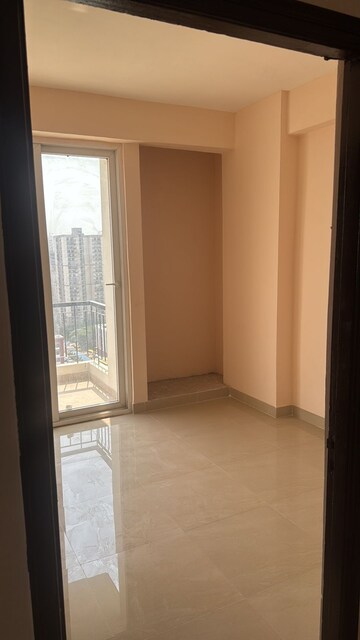 Room in 2.5 BHK Apartment at Amrapali Dream Valley, Tech Zone 4 Greater Noida – for Rent