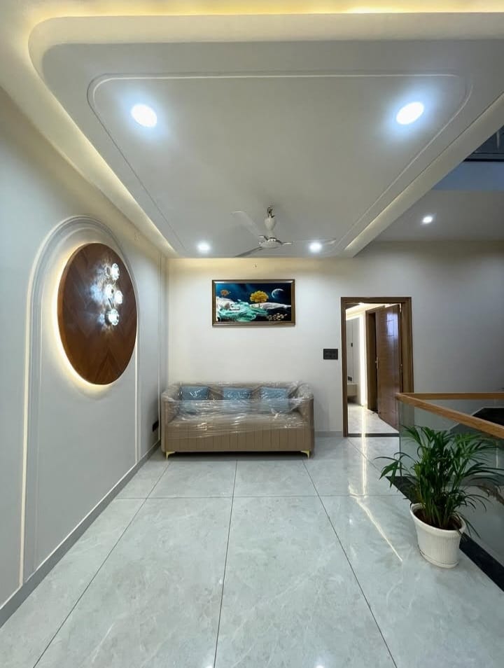 3.5 BHK + Pooja Room,Extra Room Builder Floor For Sale in Building Floor 