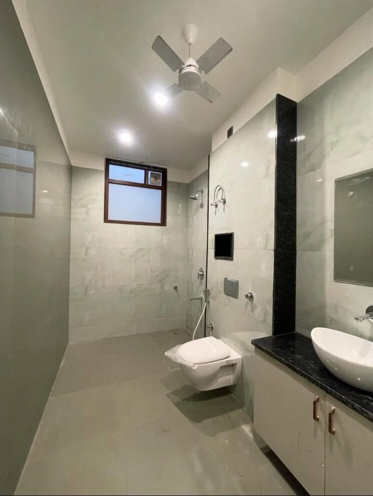 Bathroom, sector 35 3.5 Bedroom 3150 Sq.Ft. Builder Floor In Sector 35 Faridabad 8749299