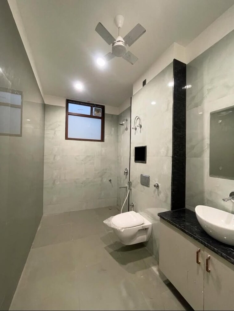 Bathroom, sector 35 3.5 Bedroom 3150 Sq.Ft. Builder Floor In Sector 35 Faridabad 8749299
