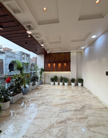 Parking in 3 BHK Builder Floor at Sector 30 – for Sale