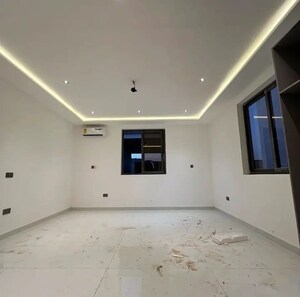 Room in 5 BHK Builder Floor at Sector 32 – for Sale