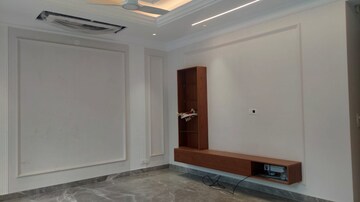 Room in 4 BHK Builder Floor at Sector 15 – for Sale