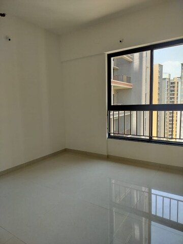 Room in 2 BHK Apartment at Shapoorji Pallonji Sensorium, Hinjewadi – for Rent
