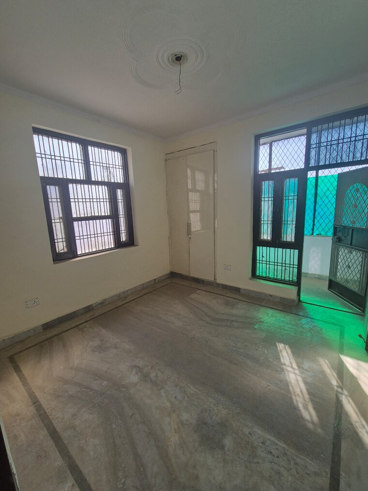  Parking, sector 91 3 Bedroom 160 Sq.Yd. Builder Floor In Sector 91 Faridabad 8749423