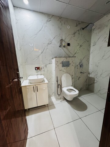 Bathroom in 1 BHK Apartment at Vile Parle West – for Rent