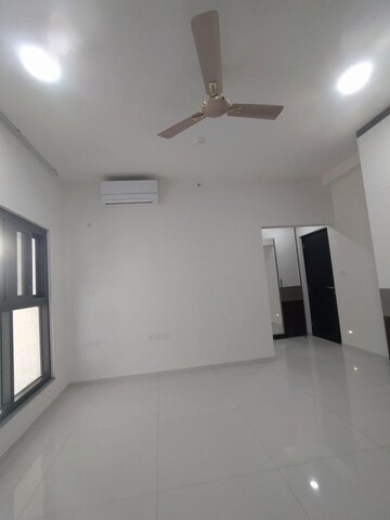 Room in 3.5 BHK Apartment at Sobha Forest Edge, Kanakapura – for Rent