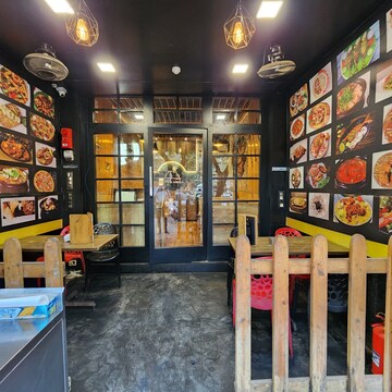  Shop For Rent in Kandivali East