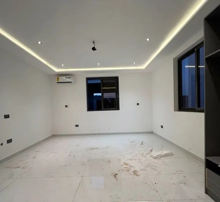 3.5 BHK + Pooja Room,Extra Room Builder Floor For Sale in Building Floor 