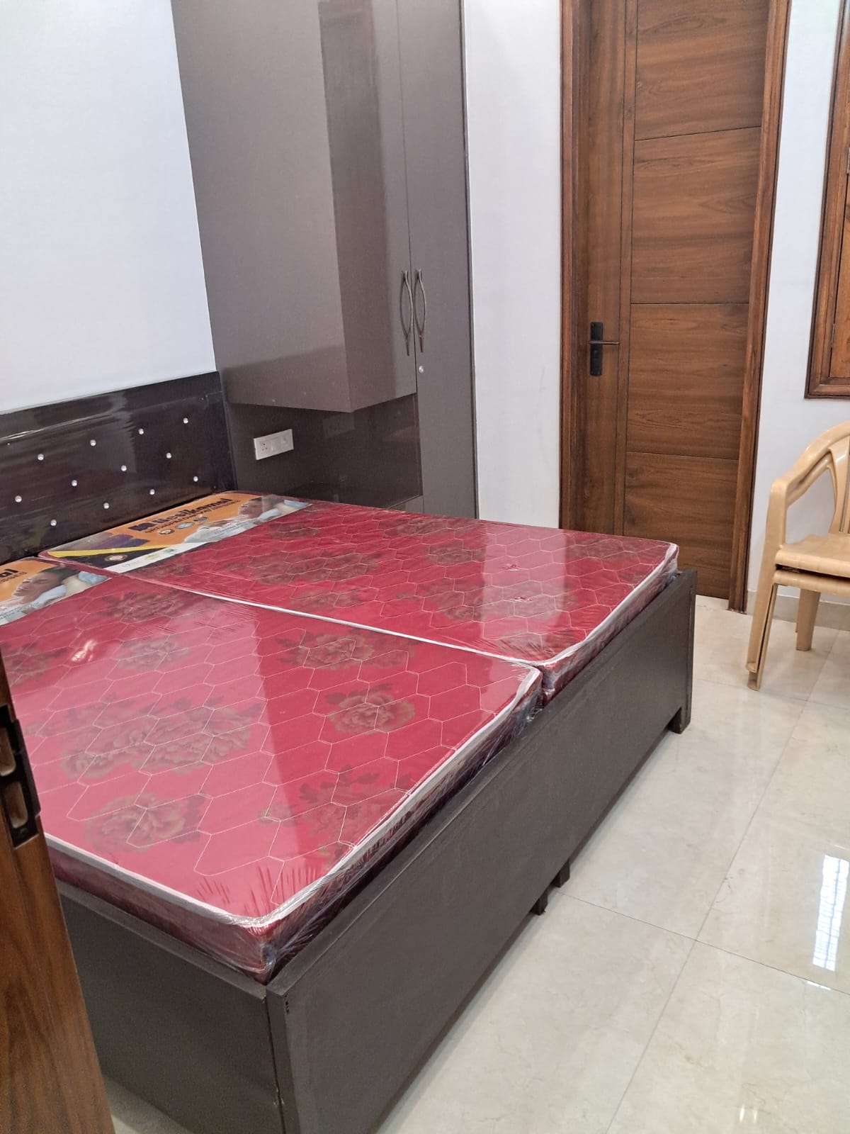 1 Rk+ Pooja Room Independent House For Rent in Sector 30